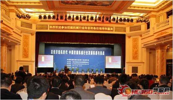 机械行业:挖机市场向稳健转型,2012销量预计18万台 机械行业:挖机市场向稳健转型,2012销量预计18万台